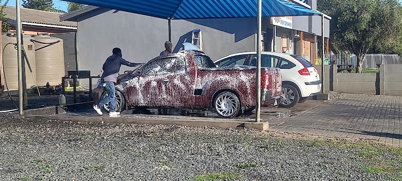 Splash n Dash 911 - Carwash - Photo 3